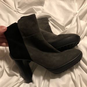 Tod’s Suede boots